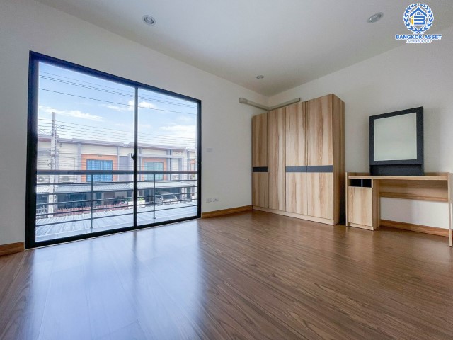 *****ทาวน์เฮ้าส์มือสองย่านนนทบุรี ม.เนเชอร่า เทรนด์ รัตนาธิเบศร์-ราชพฤกษ์ เนื้อที่มากถึง 20.4 ตร.ว. ฟังก์ชัน 3 ห้องนอน 2 ห้องน้ำ 2 ที่จอดรถ สภาพสวยเหมือนมือหนึ่ง บนทำเลแห่งการเดินทาง เพียง 10 นาทีก็ถึงรถไฟฟ้าสายสีม่วง "สถานีบางพลู" ใกล้ทางด่วน "ศรีรัช" จองเลย!